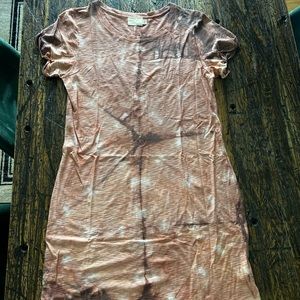 Cotton tee shirt dress, tie dye, above the knee, peach/pink, crew neck